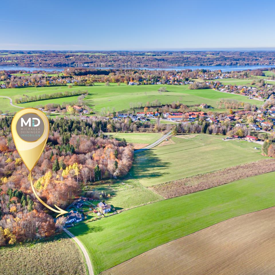 Ein kleiner Rohdiamant in Berg am Starnbergersee EIN BEZAUBERNDES HÄUSCHEN AM WALDRAND
ein Refugium in der Stille der Natur.
Kehren sie der Hektik der Großstadt den Rücken.

Inmitten von Wald und Feld, liegt dieses kleine Doppelhaus aus dem Jahre 1955, welches im Laufe der Zeit auf ca. 80 m² erweitert wurde.
Das 880 m² Grundstück bietet viel Raum für ein Leben in der Natur. 
- nur 2 km Luftlinie zum Starnbergersee
- kurze Wege nach München und in die Stadt Starnberg

Kaufpreis: nach Absprache 